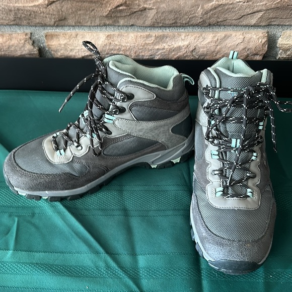 Hi- Tec hiking boot - Picture 2 of 6